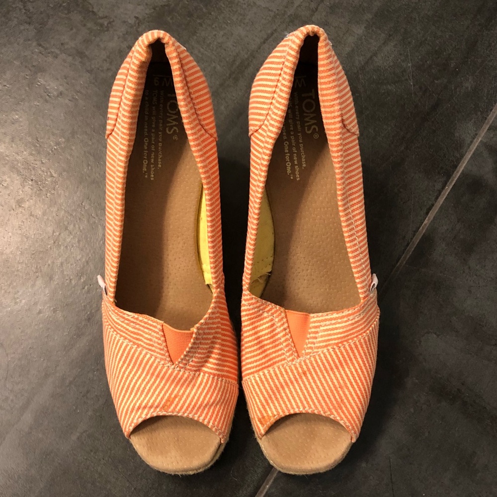 Toms orange and white stripe wedges size 9